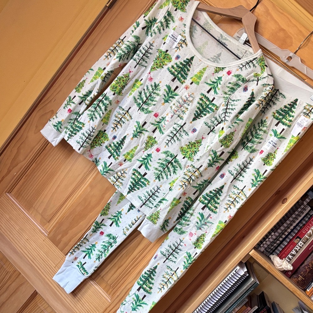 Old Navy Green and White Forest Print Kids Pajama Set